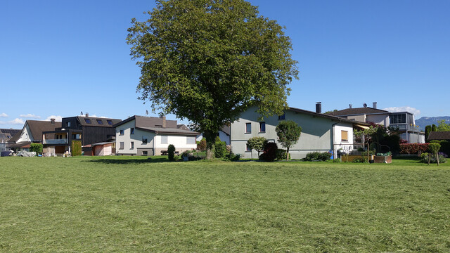 großes Wohnhaus mit 720 m² Grund am Ortsrand in ruhiger und sehr schöner Lage