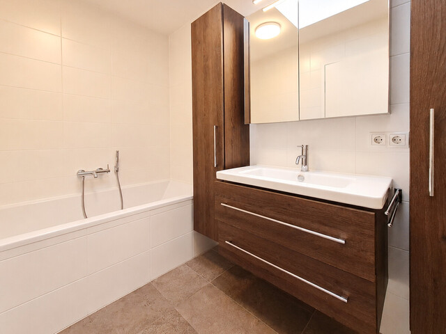 Moderne 3-Zimmer-Dachgeschosswohnung mit idealem Grundriss in ruhiger Wohnlage zu vermieten