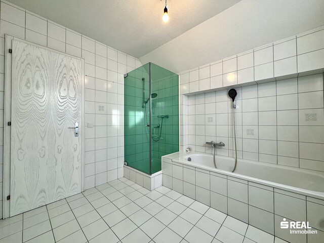 Tolle 2-Zimmerwohnung mit Balkon & Carportparkplatz