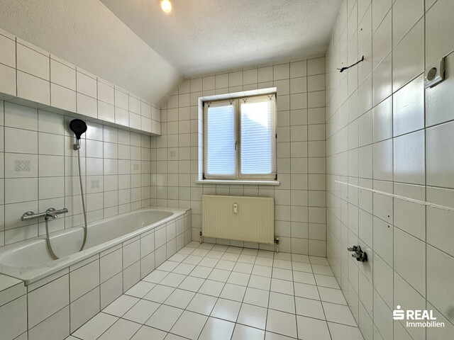 Tolle 2-Zimmerwohnung mit Balkon & Carportparkplatz