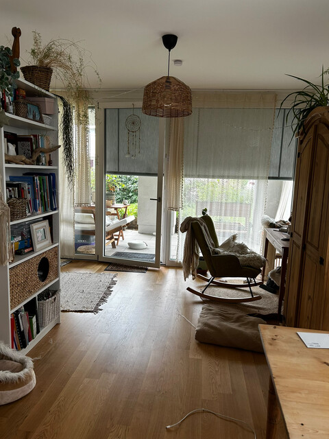 Neuwertige 1 Zimmerwohnung mit Garten und Tiefgarage in zentraler und ruhiger Lage