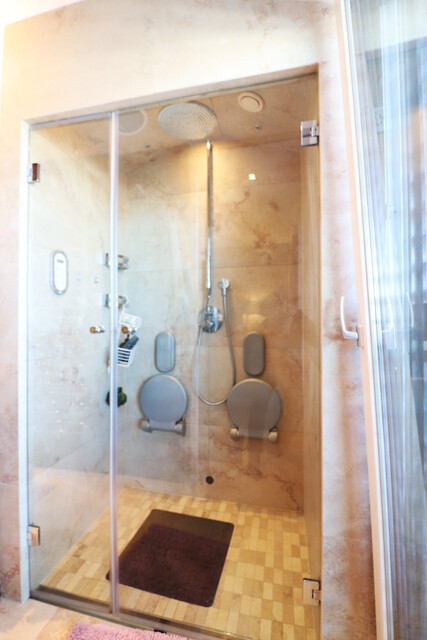 Außergewöhnliche 4 Zimmer-Dachgeschoßwohnung mit großer Terrasse (75m²) und 3 Tiefgaragen-Stellplätzen!