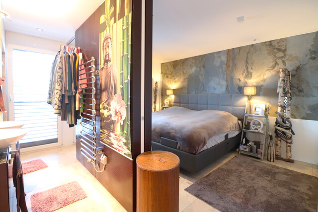 Außergewöhnliche 4 Zimmer-Dachgeschoßwohnung mit großer Terrasse (75m²) und 3 Tiefgaragen-Stellplätzen!