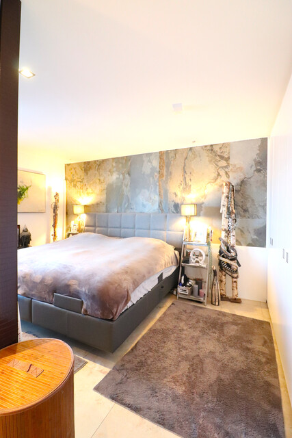 Außergewöhnliche 4 Zimmer-Dachgeschoßwohnung mit großer Terrasse (75m²) und 3 Tiefgaragen-Stellplätzen!