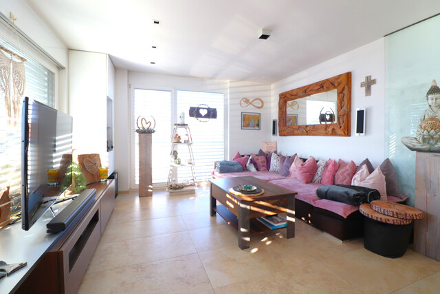 Außergewöhnliche 4 Zimmer-Dachgeschoßwohnung mit großer Terrasse (75m²) und 3 Tiefgaragen-Stellplätzen!