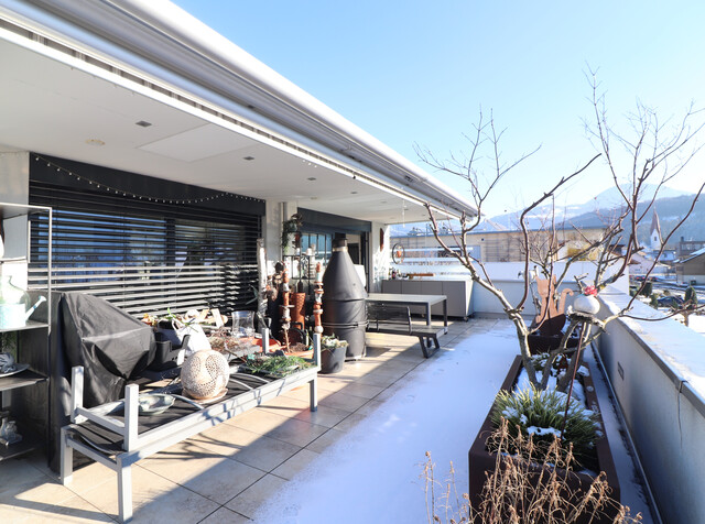 Außergewöhnliche 4 Zimmer-Dachgeschoßwohnung mit großer Terrasse (75m²) und 3 Tiefgaragen-Stellplätzen!