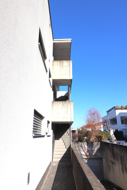 Außergewöhnliche 4 Zimmer-Dachgeschoßwohnung mit großer Terrasse (75m²) und 3 Tiefgaragen-Stellplätzen!