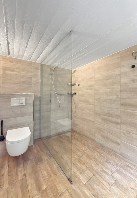 Sanierungsbedürftiges Haus auf großem Grundstück