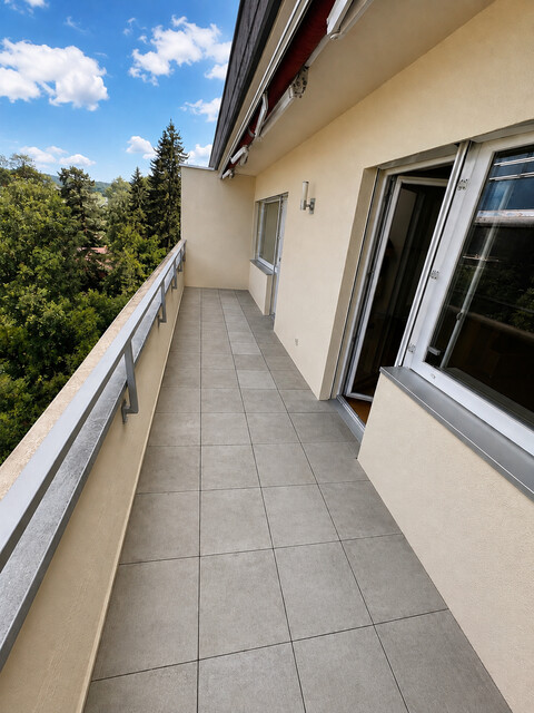 Helle 3-Zimmer-Dachgeschosswohnung mit zwei Balkonen in Feldkirch 
