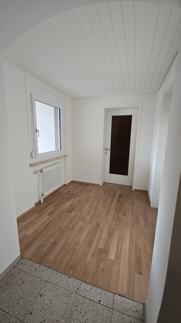 Jede Menge Platz für Ihre große Familie: Einfamilienhaus mit acht Zimmer, neu renoviert mit großer Einbauküche