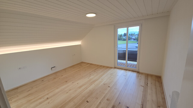 Jede Menge Platz für Ihre große Familie: Einfamilienhaus mit acht Zimmer, neu renoviert mit großer Einbauküche