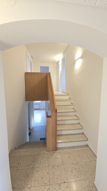 Jede Menge Platz für Ihre große Familie: Einfamilienhaus mit acht Zimmer, neu renoviert mit großer Einbauküche