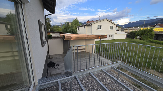 Jede Menge Platz für Ihre große Familie: Einfamilienhaus mit acht Zimmer, neu renoviert mit großer Einbauküche