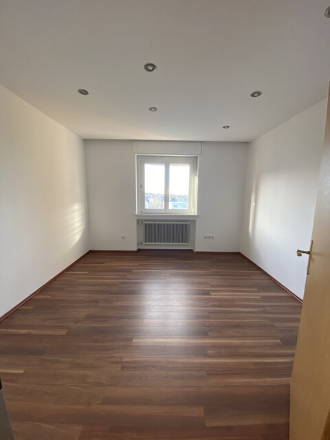 Privatverkauf! Höchst: 3,5 Zimmer & Balkon im 3. OG (ohne Lift), mit Fahrradkeller, Gartennutzung & Spielplatz