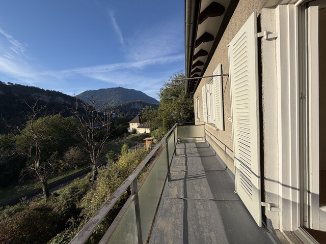 Inspirierende 4,5 Zimmer Altbauwohnung mit Garage, Garten und Balkon