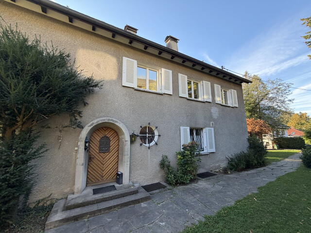 Inspirierende 4,5 Zimmer Altbauwohnung mit Garage, Garten und Balkon