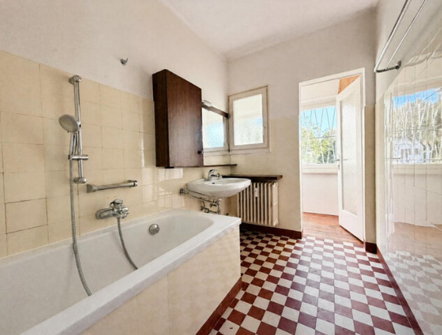 Inspirierende 4,5 Zimmer Altbauwohnung mit Garage, Garten und Balkon