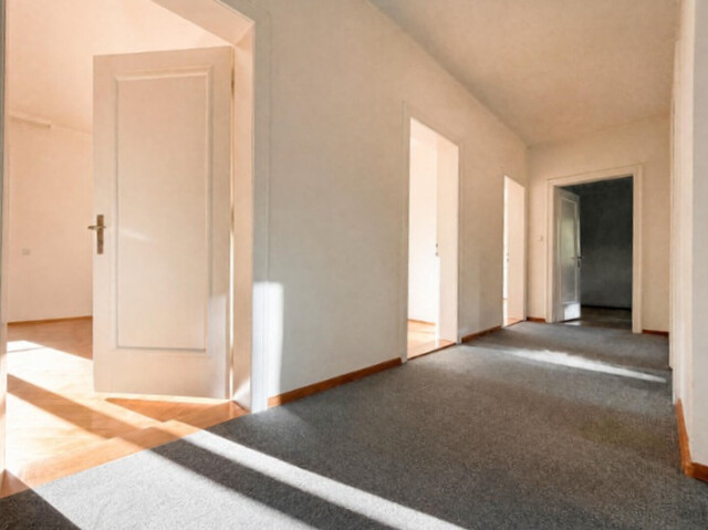 Inspirierende 4,5 Zimmer Altbauwohnung mit Garage, Garten und Balkon