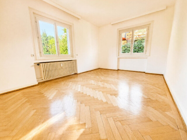 Inspirierende 4,5 Zimmer Altbauwohnung mit Garage, Garten und Balkon
