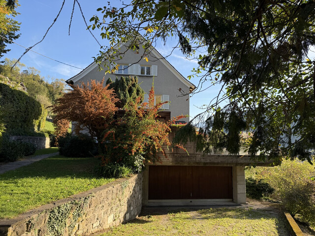 Inspirierende 4,5 Zimmer Altbauwohnung mit Garage, Garten und Balkon