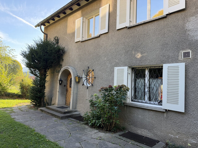 Inspirierende 4,5 Zimmer Altbauwohnung mit Garage, Garten und Balkon