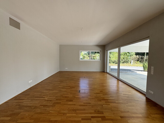 Moderne Büro- oder Praxisfläche mit bester Verkehrsanbindung - inklusive 4 Stellplätzen!