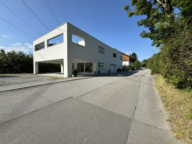 Moderne Büro- oder Praxisfläche mit bester Verkehrsanbindung - inklusive 4 Stellplätzen!