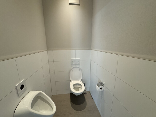 Moderne Büro- oder Praxisfläche mit bester Verkehrsanbindung - inklusive 4 Stellplätzen!