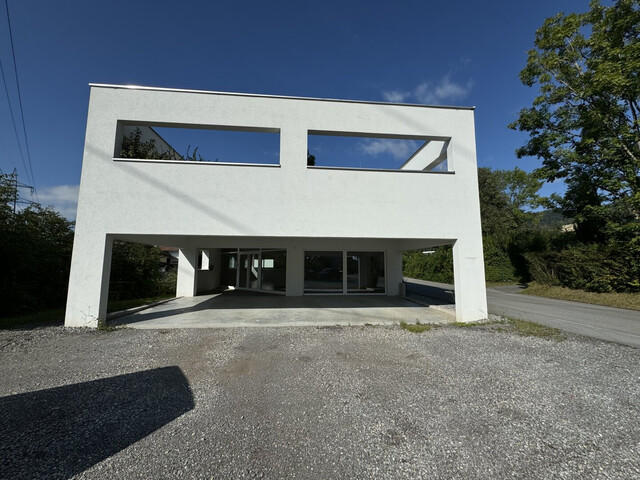 Moderne Büro- oder Praxisfläche mit bester Verkehrsanbindung - inklusive 4 Stellplätzen!