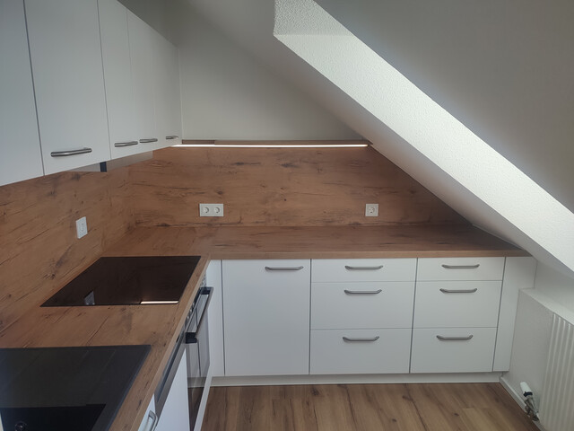 Frisch renovierte Wohnung im Dachgeschoss für 1-Personen-Haushalt