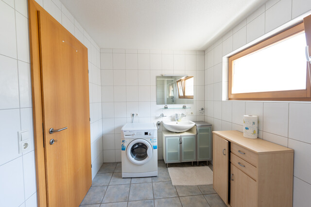 Helle, teilmöblierte 2-Zimmer Wohnung mit Balkon - zentral & ruhig gelegen | Ab sofort verfügbar