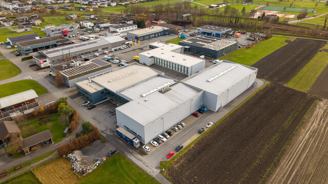 Top Gewerbeimmobilie mit Büro- und Logistikflächen in Weiler