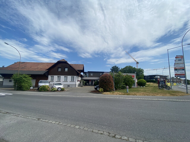 Autohaus mit Werkstatt, Bauernhaus und Einliegerwohnung