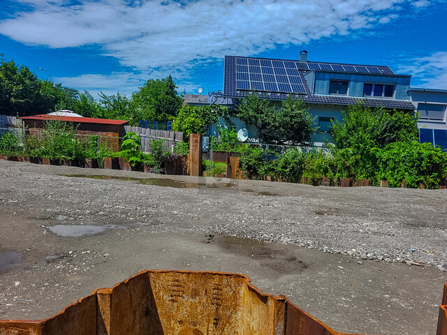 RUHIG GELEGENES GRUNDSTÜCK IN ZENTRALER LAGE