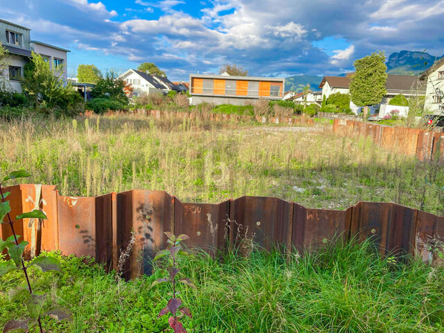 RUHIG GELEGENES GRUNDSTÜCK IN ZENTRALER LAGE
