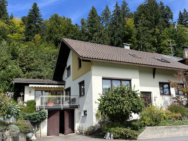 Einfamilienhaus mit herrlichem Bergblick, Kaminzimmer & großem Garten