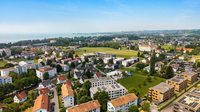 Lochau: Große 3-Zimmer Wohnung mit Loggia, Aufzug und Tiefgarage in Seenähe!