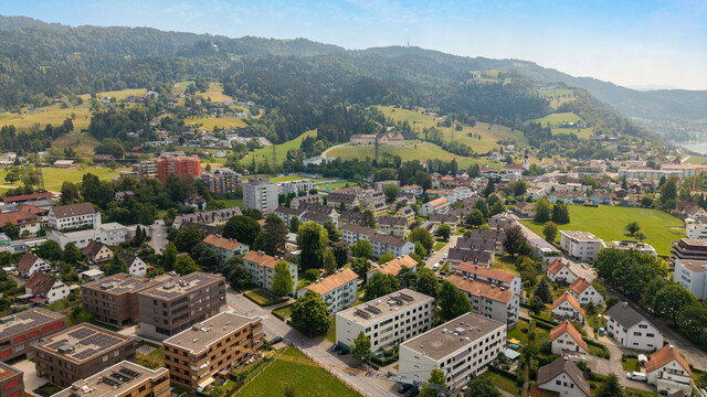 Lochau: Große 3-Zimmer Wohnung mit Loggia, Aufzug und Tiefgarage in Seenähe!