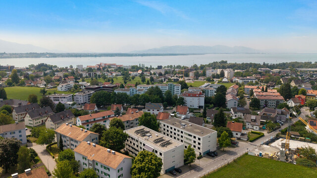 Lochau: Große 3-Zimmer Wohnung mit Loggia, Aufzug und Tiefgarage in Seenähe!