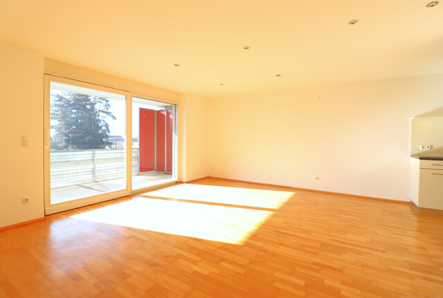 Gepflegte 2 Zimmer Dachgeschoß Wohnung mit großer Terrasse und schönem Ausblick!