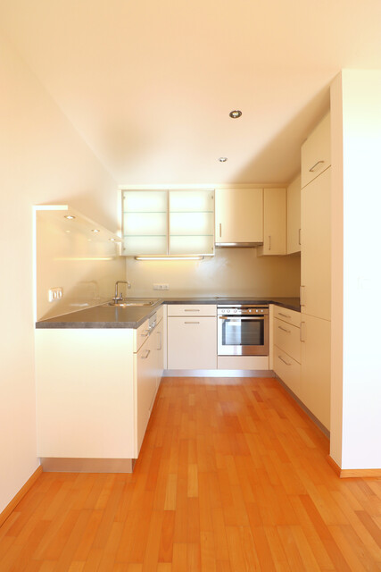 Gepflegte 2 Zimmer Dachgeschoß Wohnung mit großer Terrasse und schönem Ausblick!