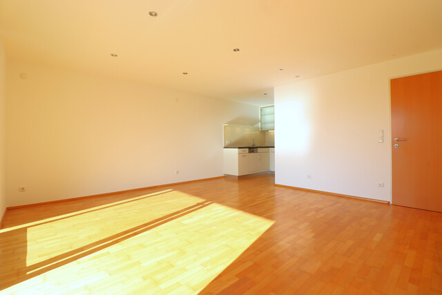 Gepflegte 2 Zimmer Dachgeschoß Wohnung mit großer Terrasse und schönem Ausblick!