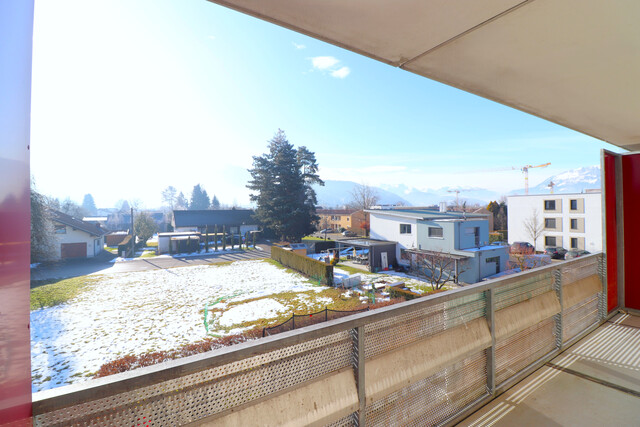 Gepflegte 2 Zimmer Dachgeschoß Wohnung mit großer Terrasse und schönem Ausblick!