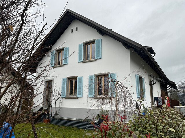 Großzügiges Wohnhaus mit großer Tenne mitten in Gisingen