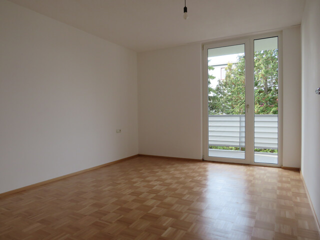 Gepflegte 2-Zi-Wohnung mit 13 m² Balkon  in ruhiger Wohnlage!