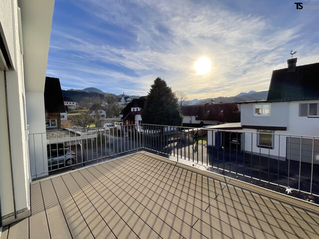 Rankweil: Wohnen mit Weitblick: Stilvolle 4,5-Zimmer-Maisonette mit XXL-Terrasse, Pergola & Zukunftsoption Büro/Praxis, 1 Garage, 1 Carport-Stellplatz