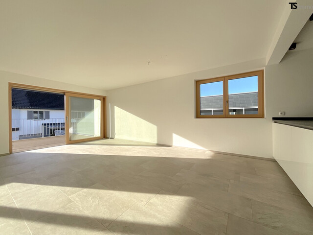 Rankweil: Wohnen mit Weitblick: Stilvolle 4,5-Zimmer-Maisonette mit XXL-Terrasse, Pergola & Zukunftsoption Büro/Praxis, 1 Garage, 1 Carport-Stellplatz