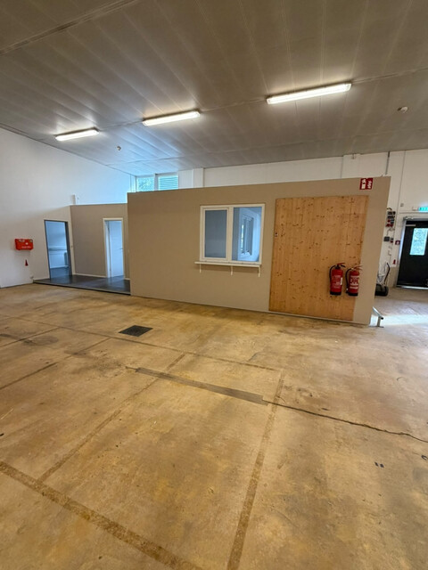 Lagerhalle mit integrierten Büroflächen / Meiningen nähe Schweizer Grenze