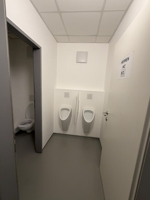 Lagerhalle mit integrierten Büroflächen / Meiningen nähe Schweizer Grenze