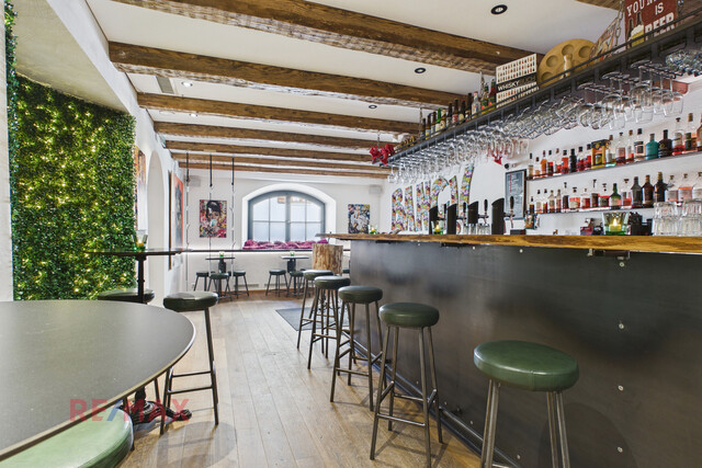 Ihr neuer Standort im Herzen der Stadt – stilvolle Barfläche mit Flair